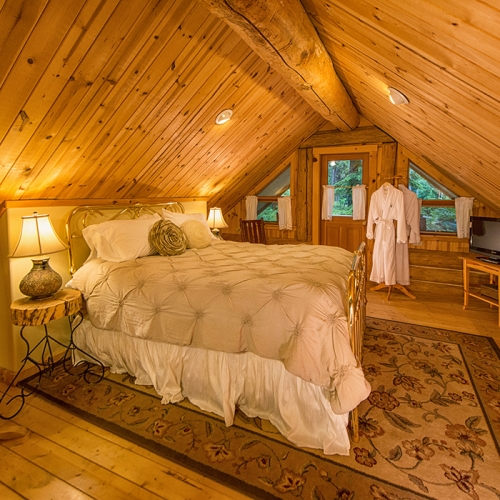 Hawthorne Cabin bedroom